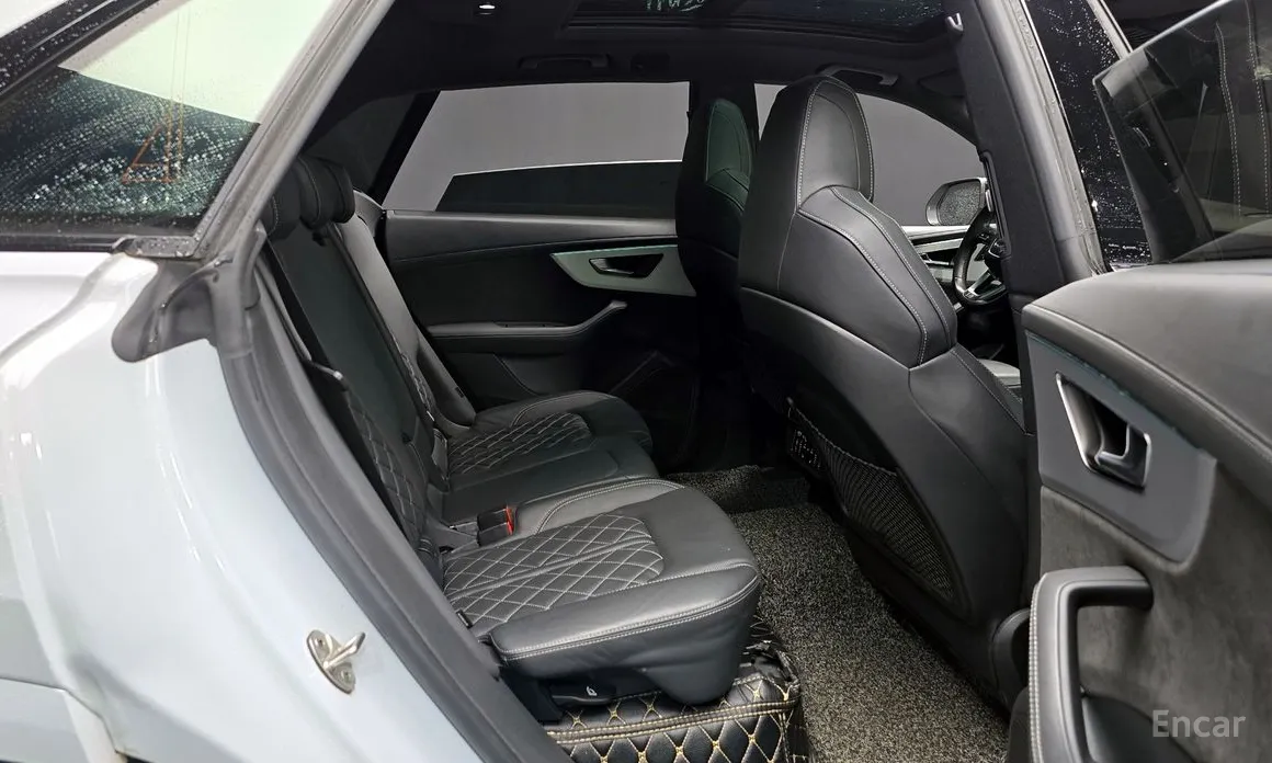 Фото 12 - Audi Q8