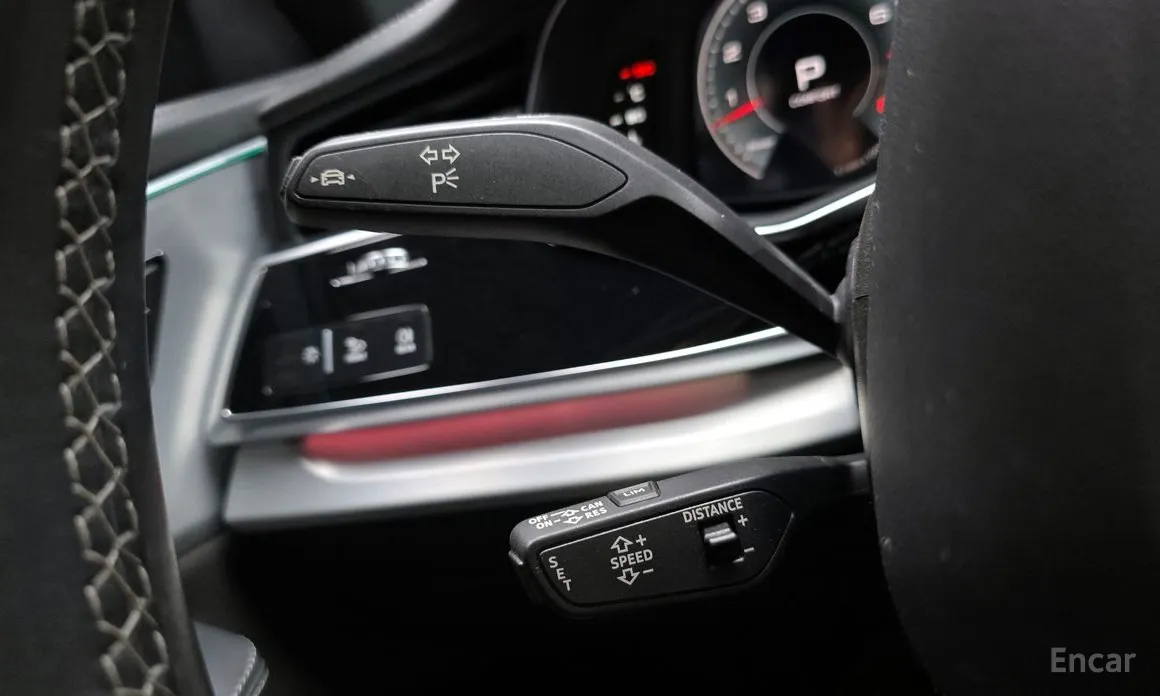 Фото 14 - Audi Q8