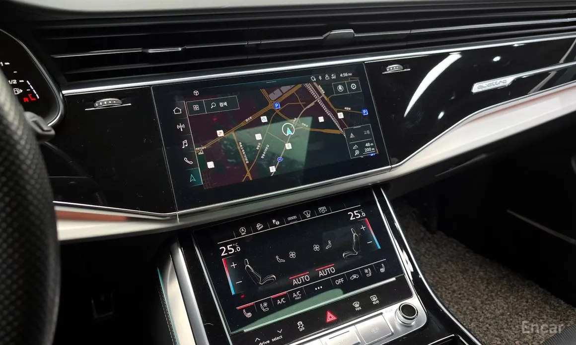 Фото 15 - Audi Q8