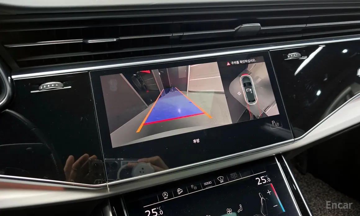 Фото 16 - Audi Q8