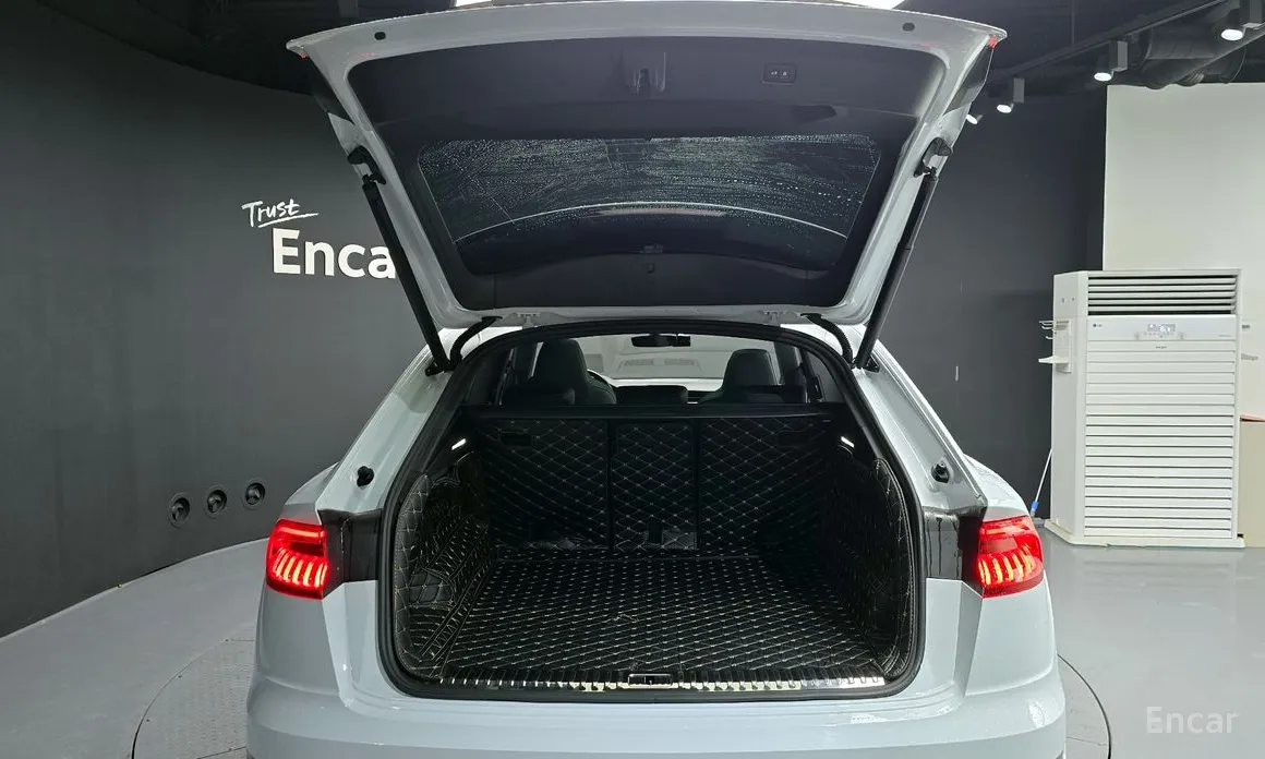 Фото 20 - Audi Q8