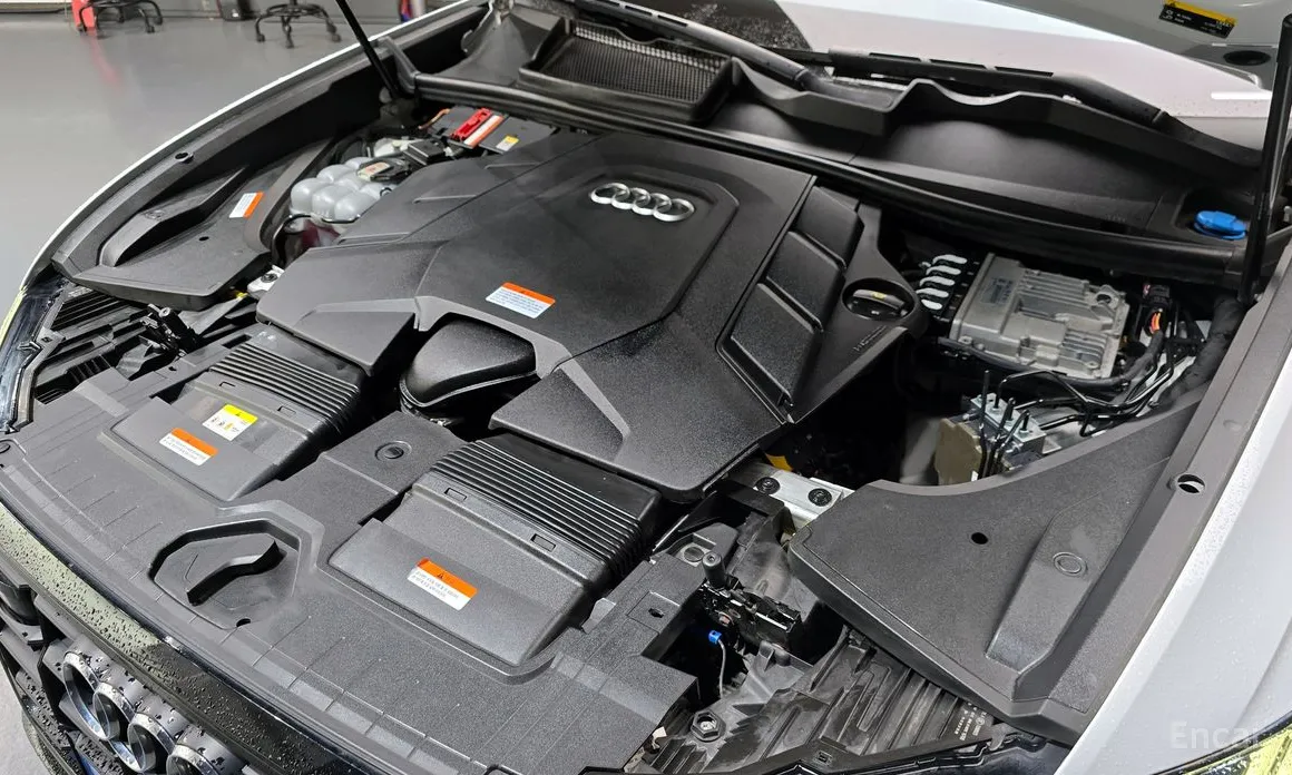 Фото 6 - Audi Q8