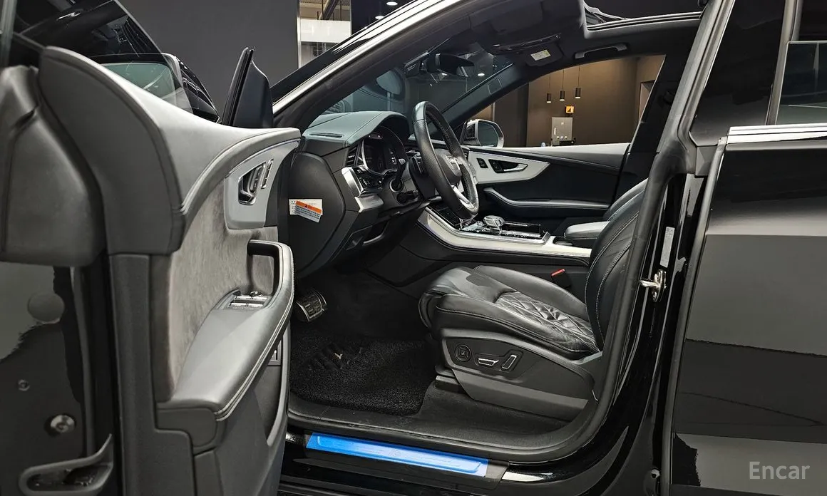 Фото 10 - Audi Q8