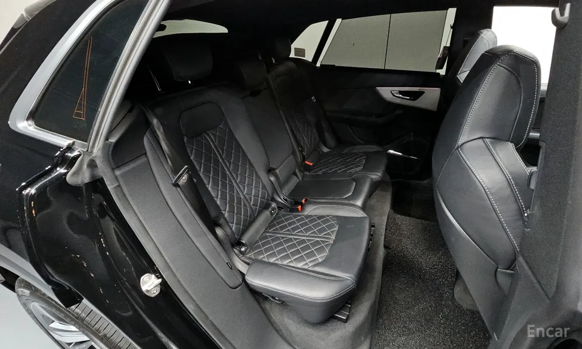 Фото 11 - Audi Q8