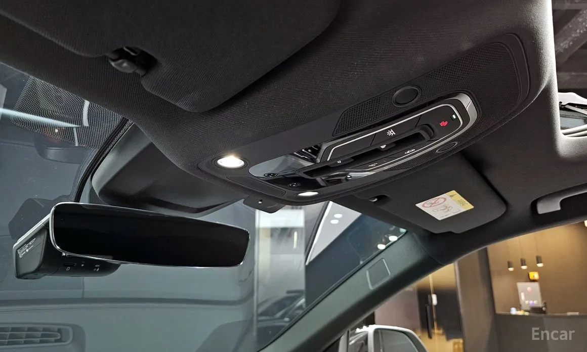 Фото 12 - Audi Q8