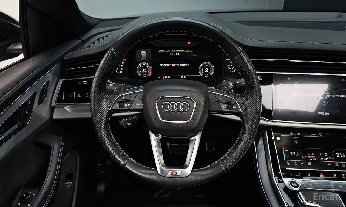 Фото 13 - Audi Q8