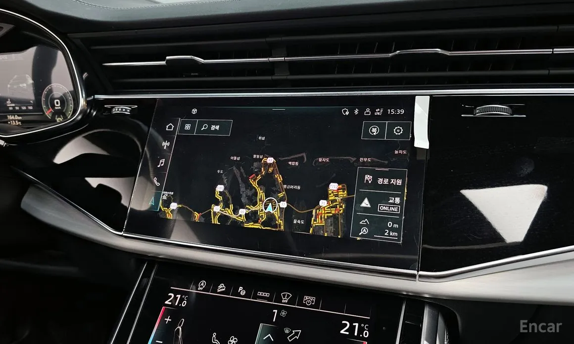 Фото 14 - Audi Q8