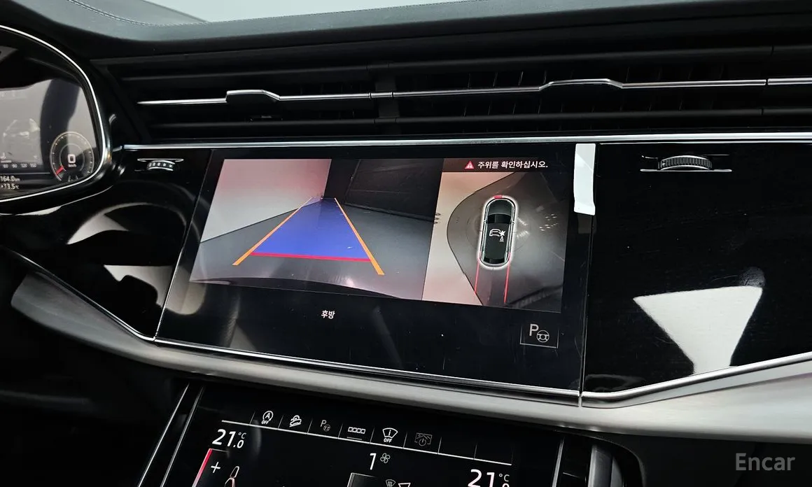 Фото 16 - Audi Q8