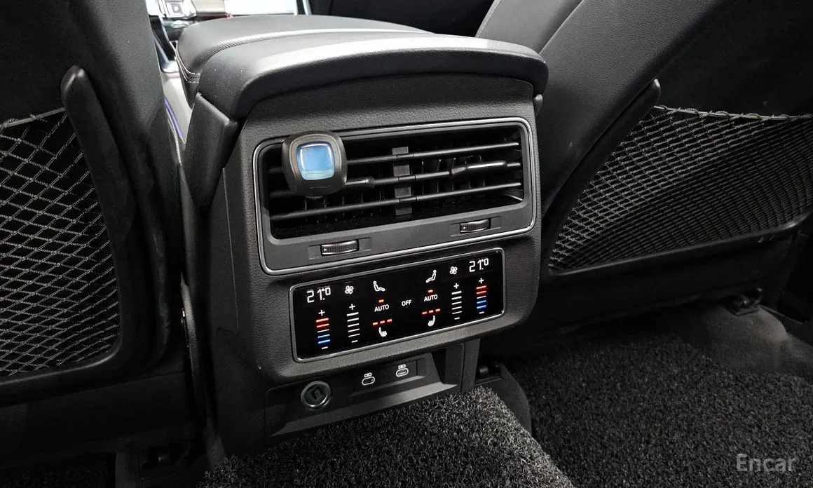 Фото 18 - Audi Q8