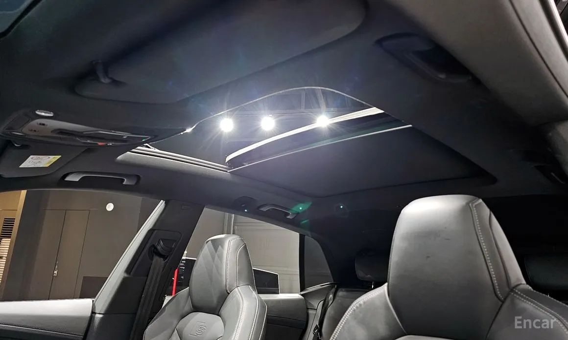 Фото 19 - Audi Q8