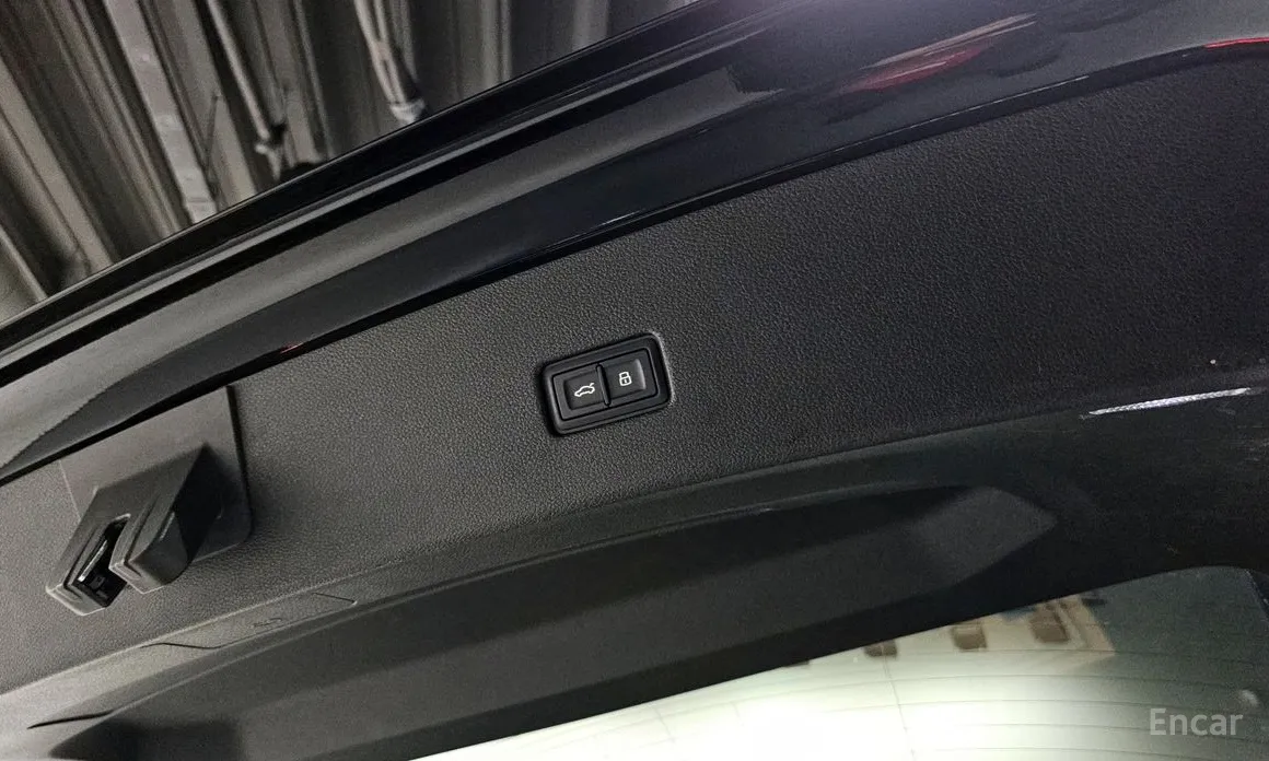 Фото 20 - Audi Q8