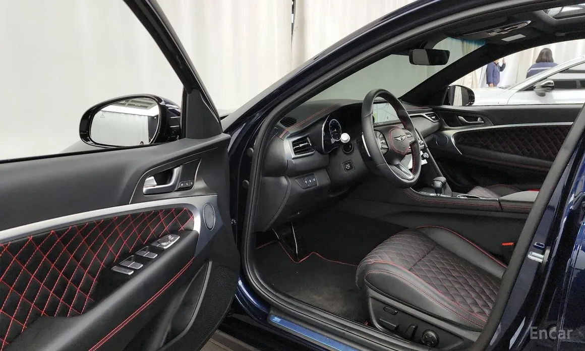 Фото 10 - Genesis G70