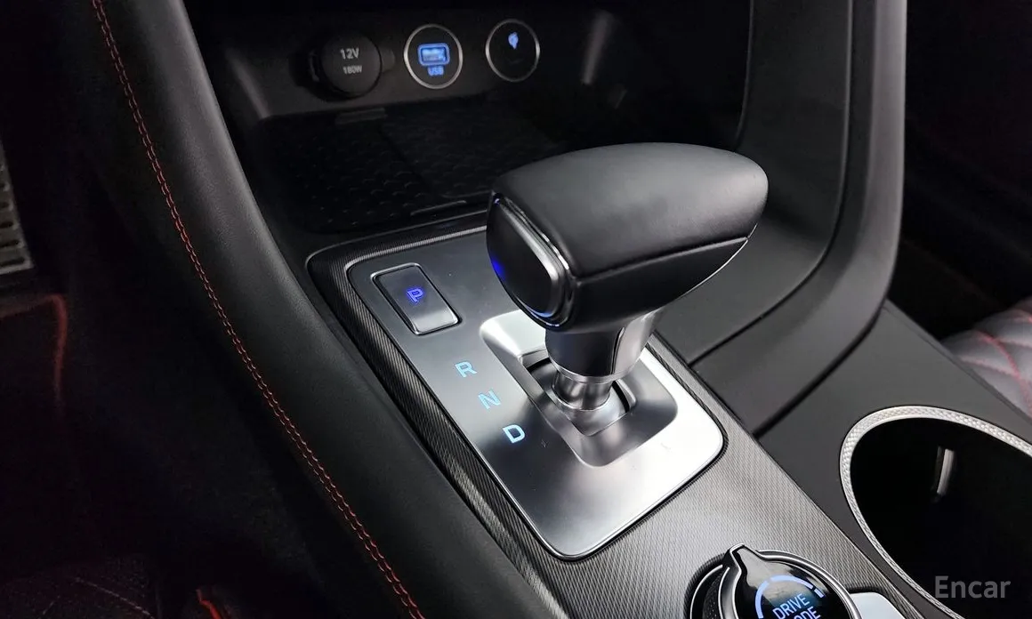 Фото 9 - Genesis G70