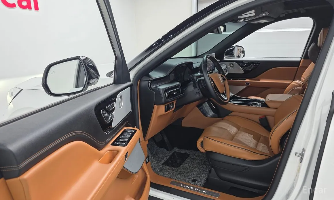 Фото 11 - Lincoln Aviator