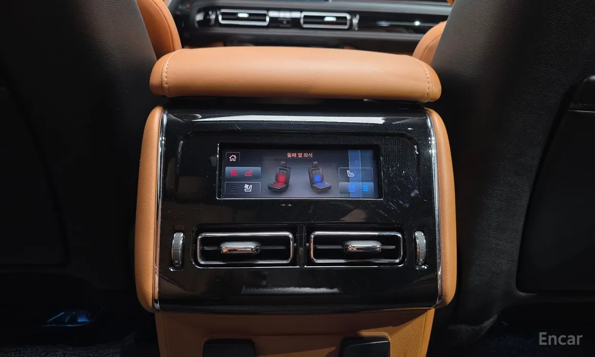 Фото 19 - Lincoln Aviator