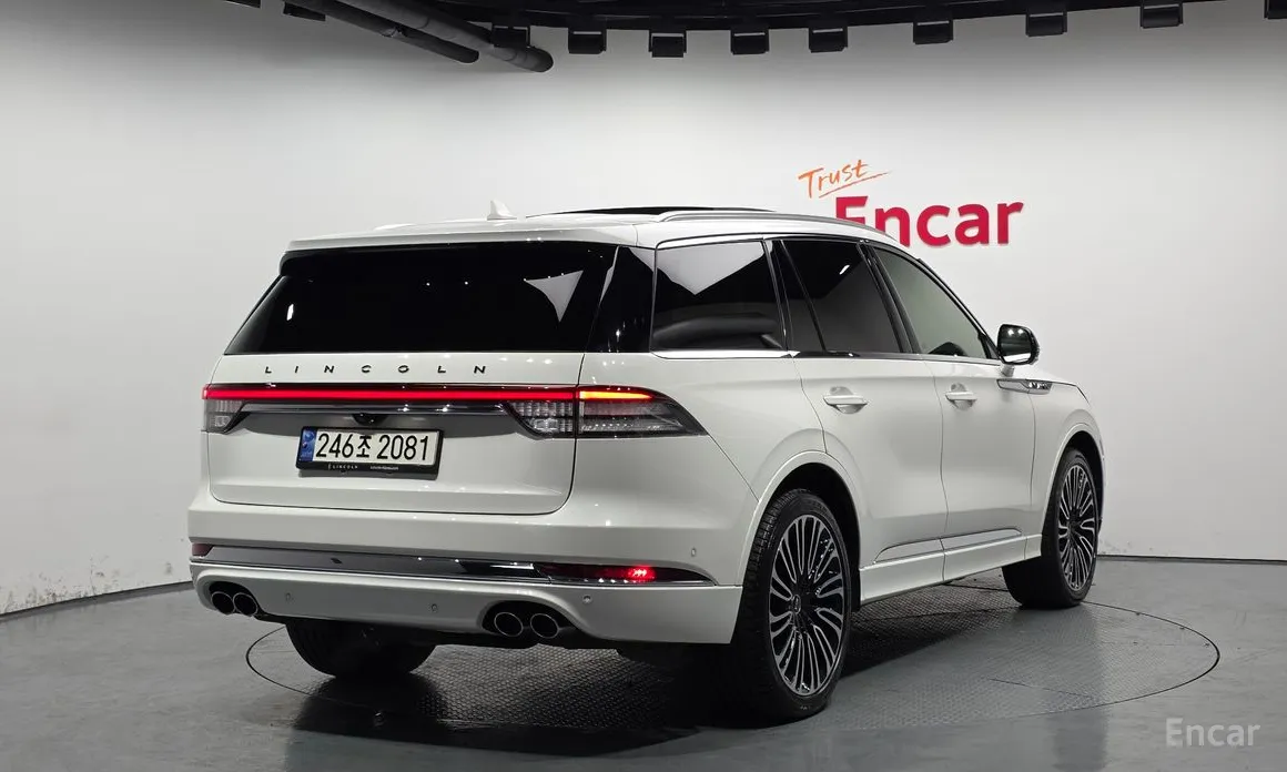 Фото 2 - Lincoln Aviator