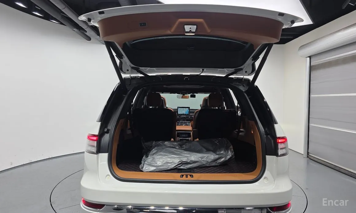 Фото 20 - Lincoln Aviator