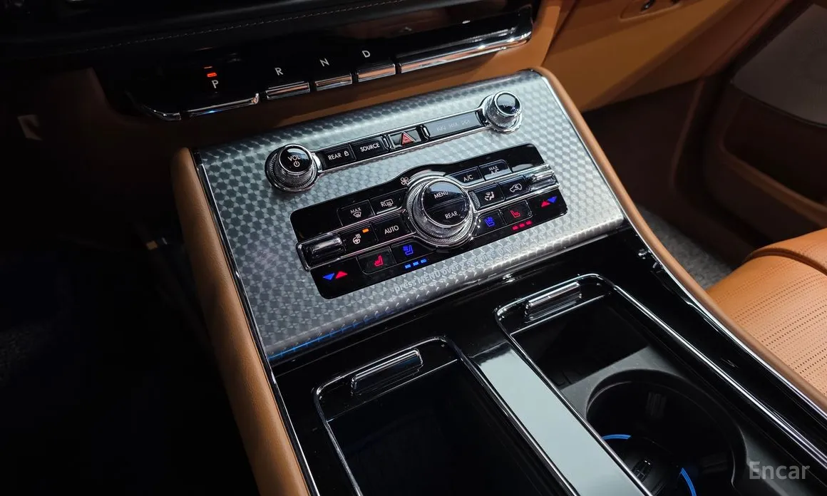 Фото 9 - Lincoln Aviator