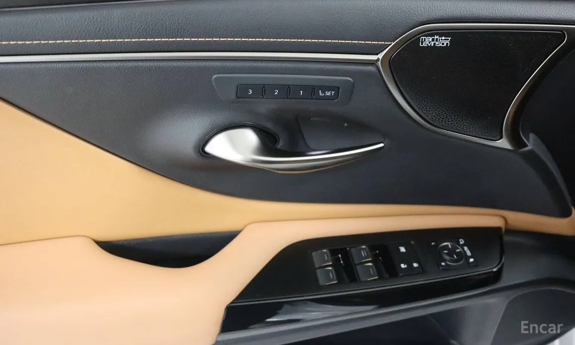 Фото 12 - Lexus ES