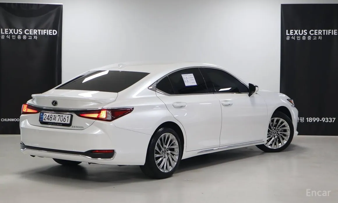 Фото 2 - Lexus ES