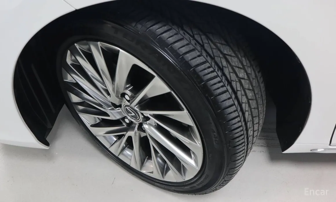 Фото 5 - Lexus ES