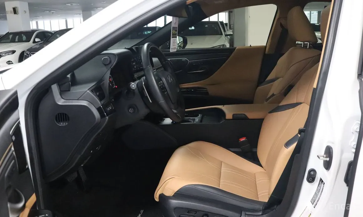 Фото 9 - Lexus ES