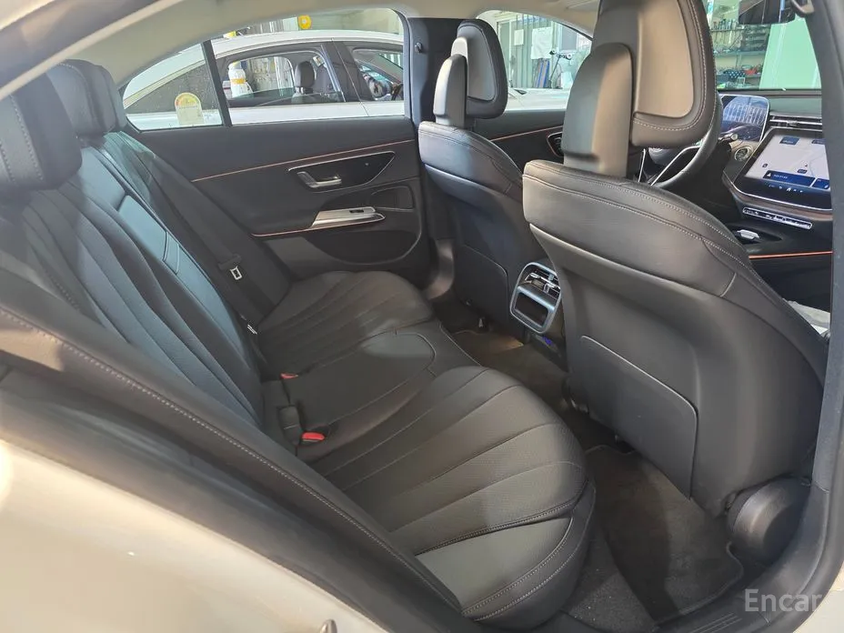 Фото 10 - Mercedes-Benz E-Class