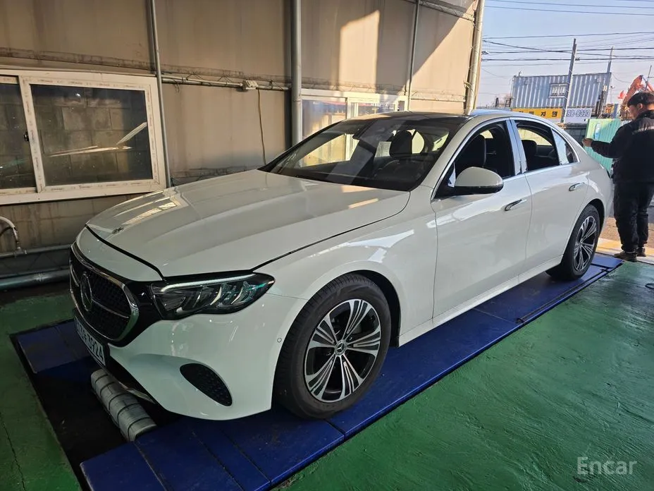 Фото 2 - Mercedes-Benz E-Class