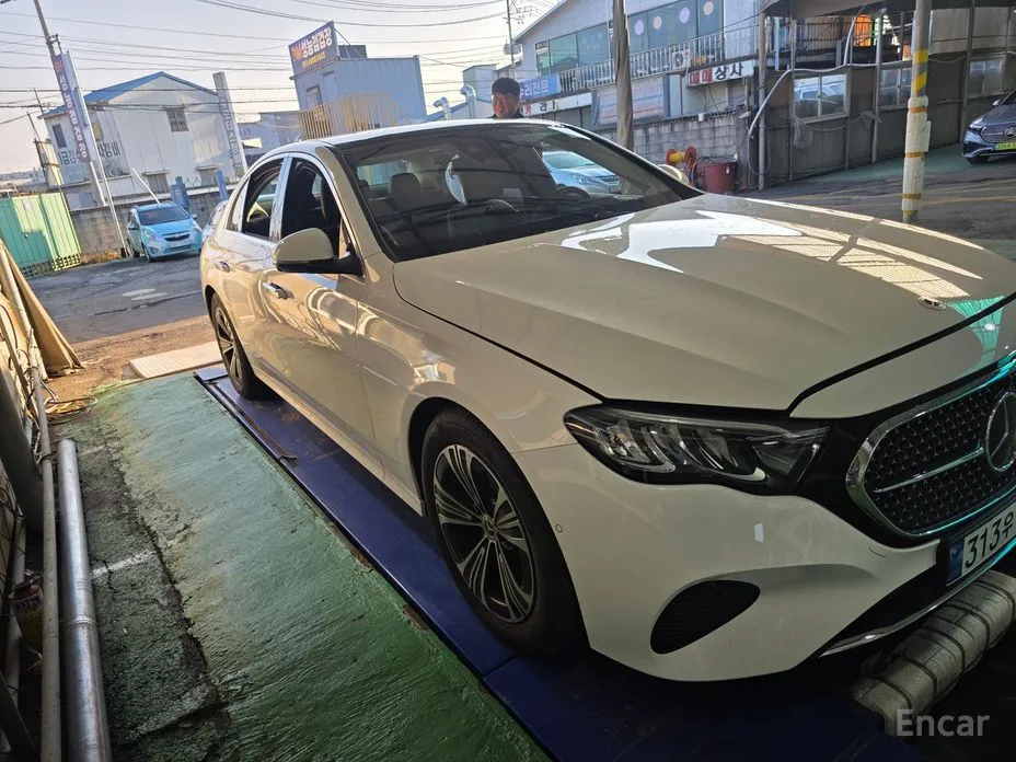 Фото 3 - Mercedes-Benz E-Class