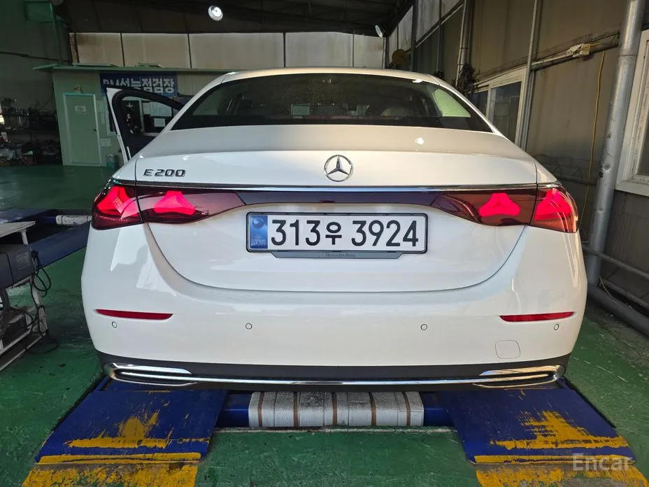 Фото 4 - Mercedes-Benz E-Class