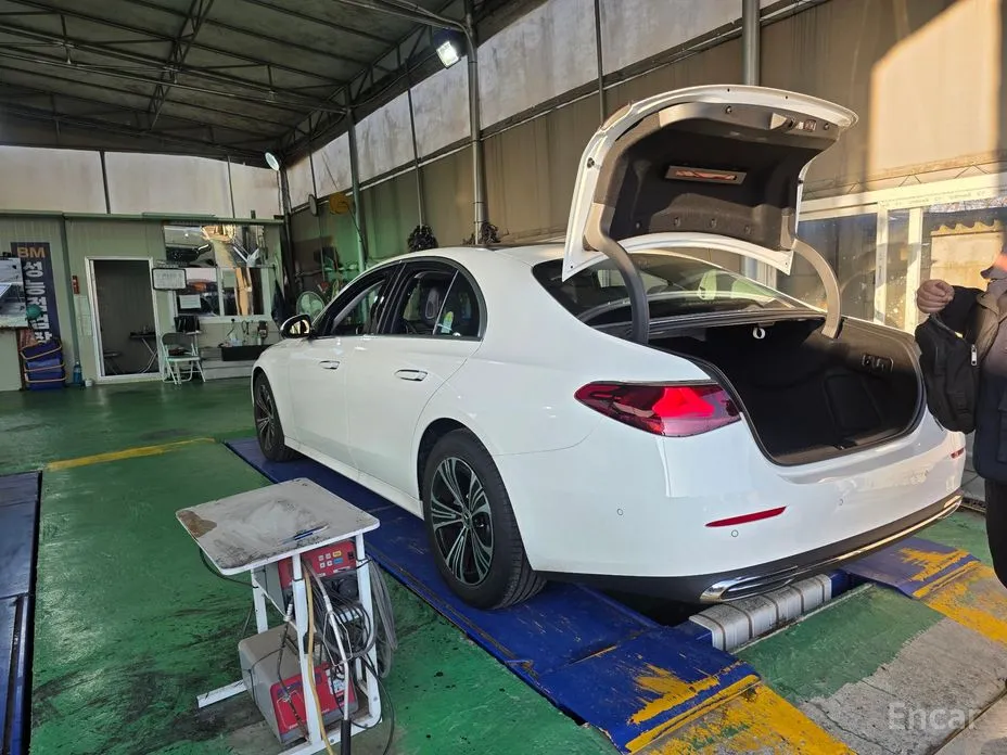 Фото 5 - Mercedes-Benz E-Class