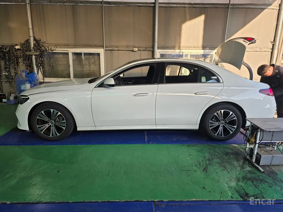 Фото 6 - Mercedes-Benz E-Class