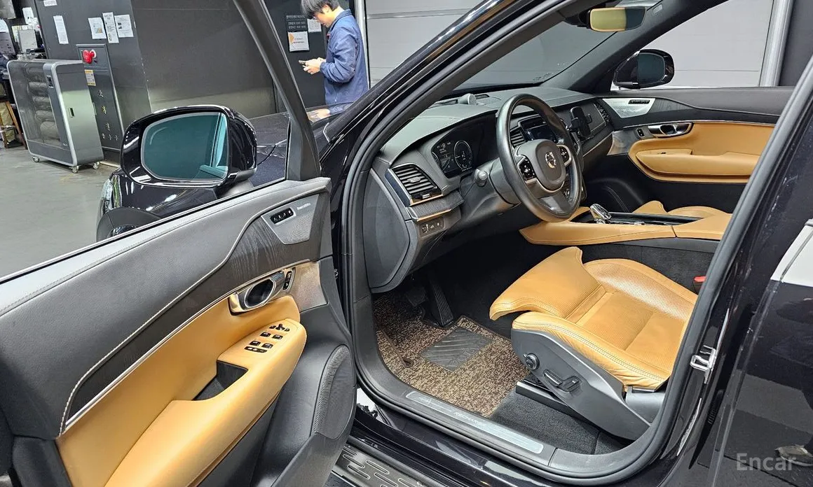 Фото 10 - Volvo XC90