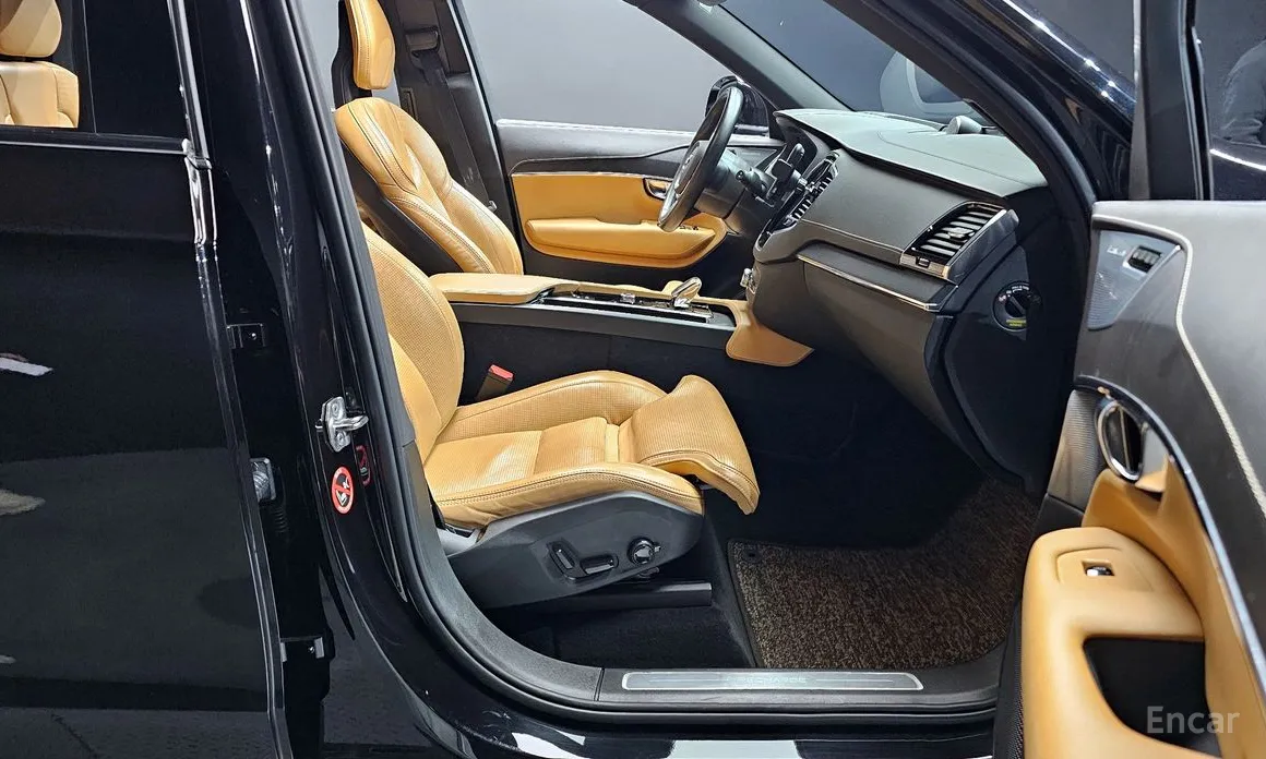 Фото 11 - Volvo XC90