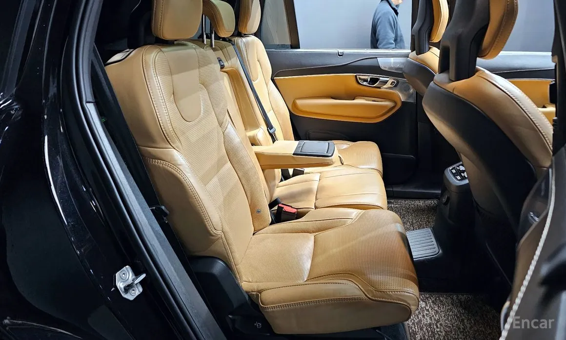 Фото 13 - Volvo XC90