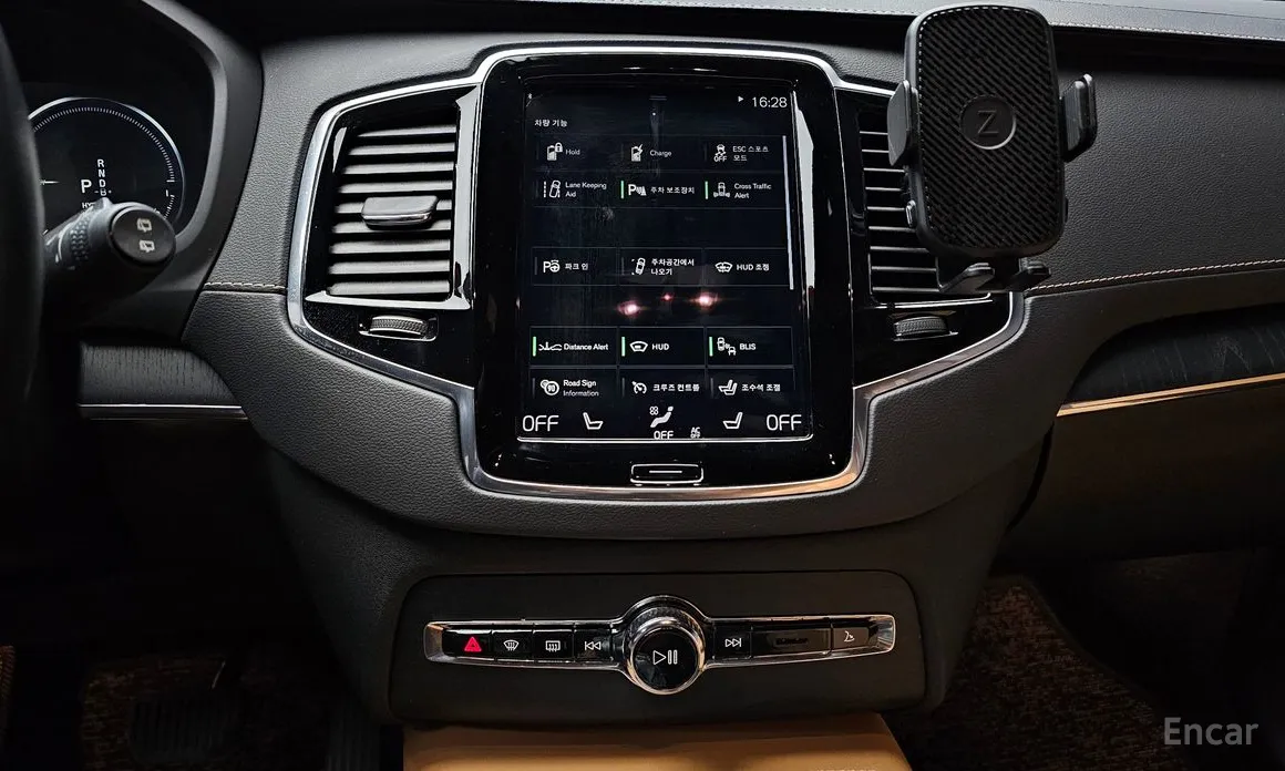 Фото 16 - Volvo XC90