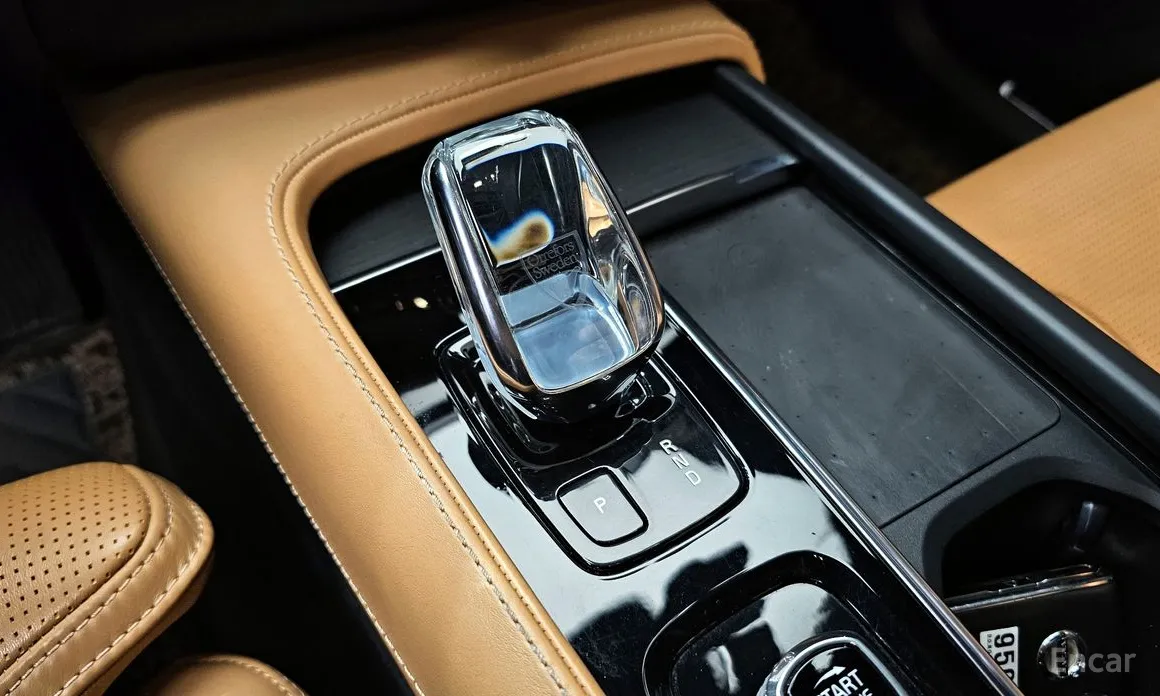 Фото 9 - Volvo XC90