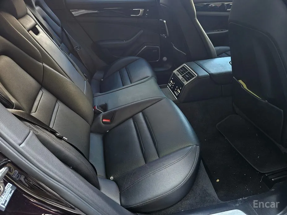 Фото 7 - Porsche Panamera