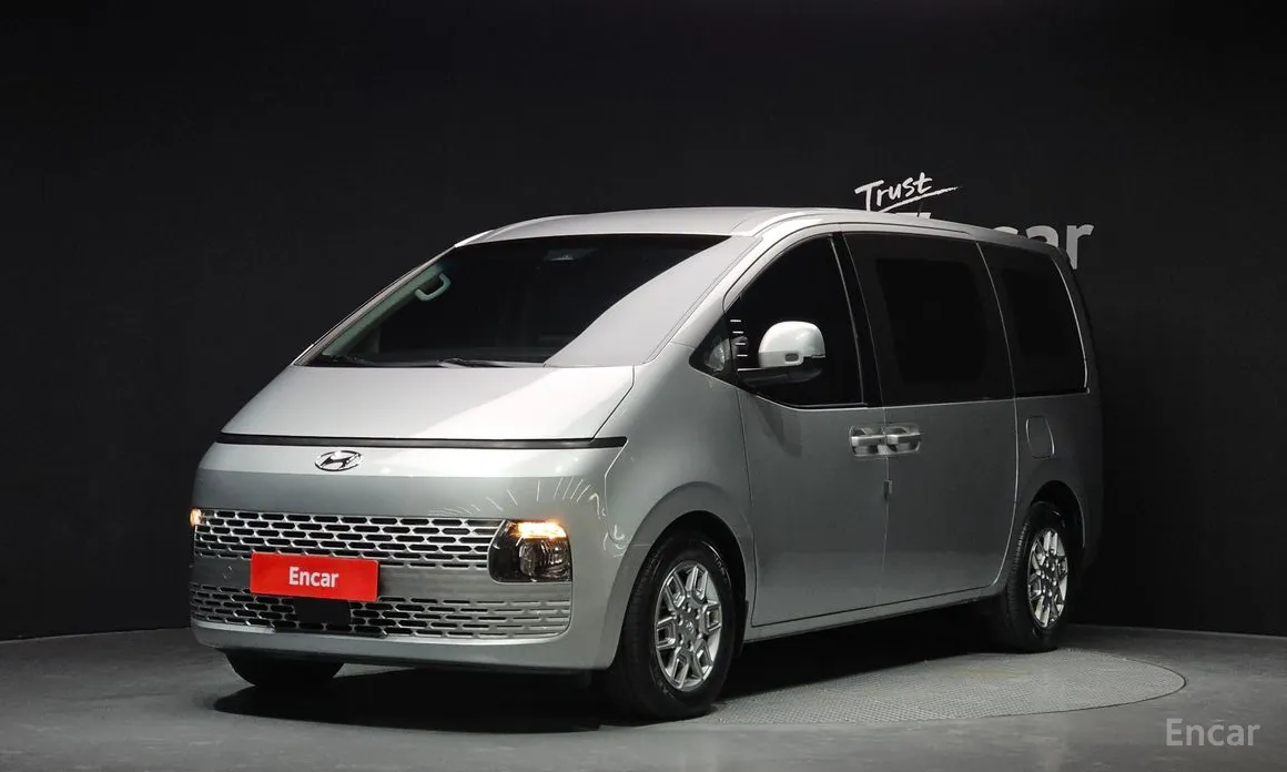 Фото 1 - Hyundai Staria