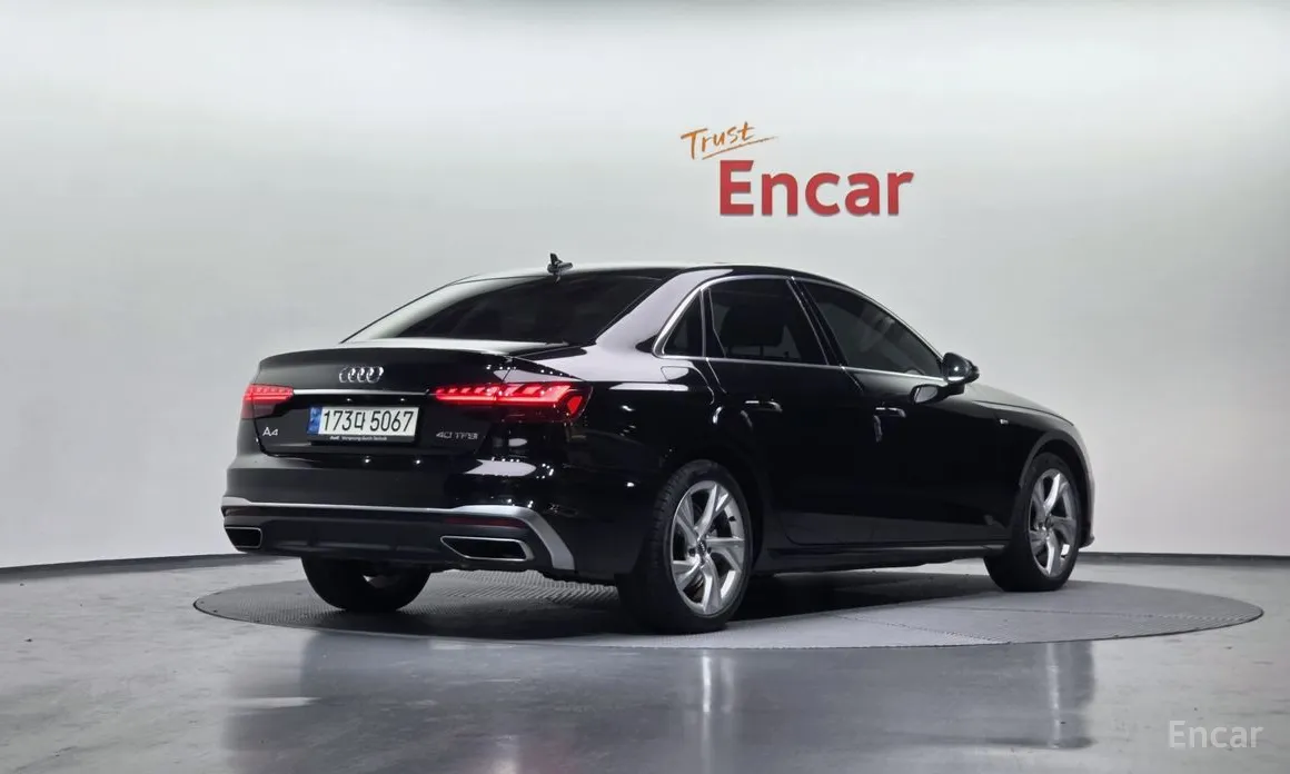 Фото 2 - Audi A4