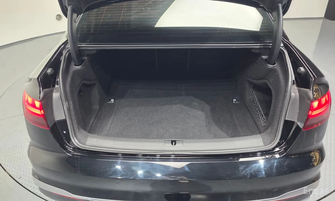 Фото 20 - Audi A4