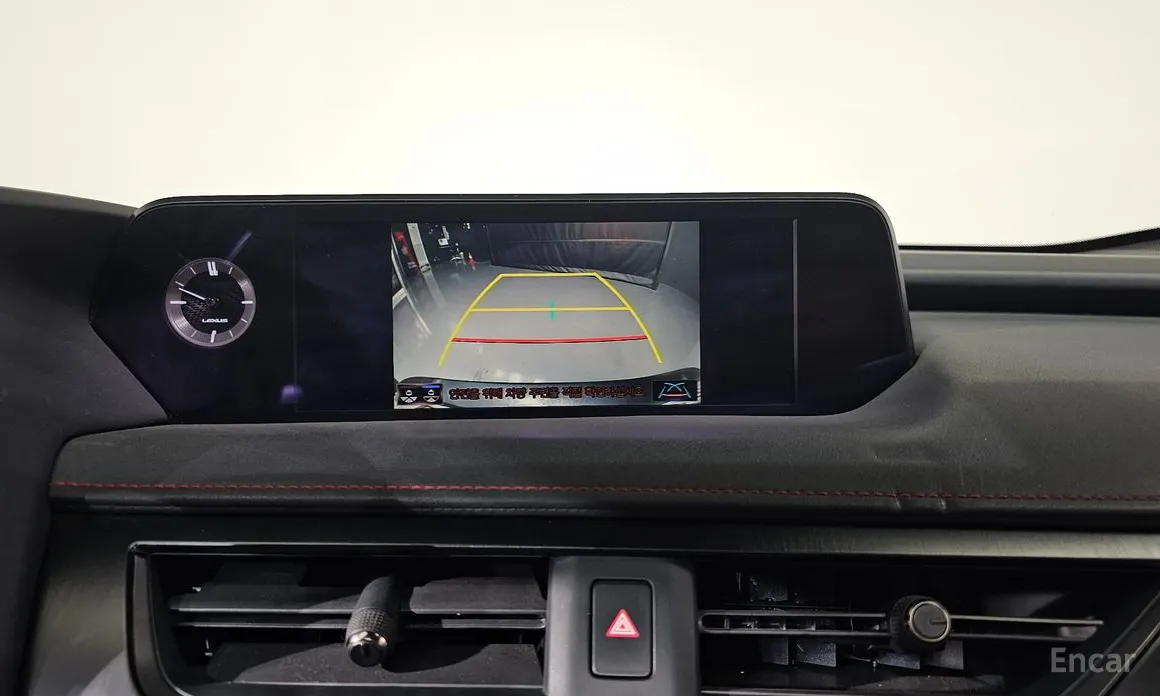 Фото 15 - Lexus UX