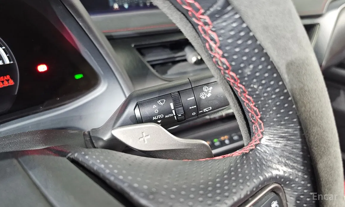 Фото 17 - Lexus UX