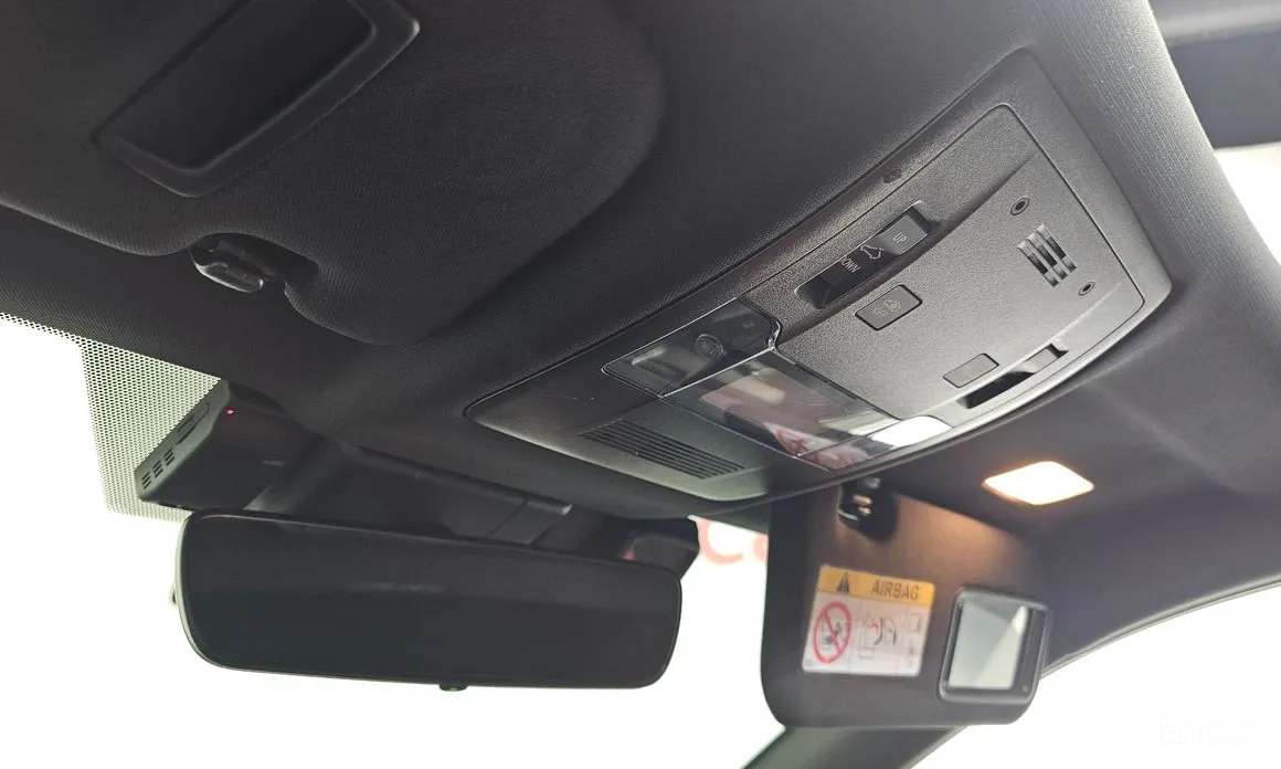 Фото 18 - Lexus UX