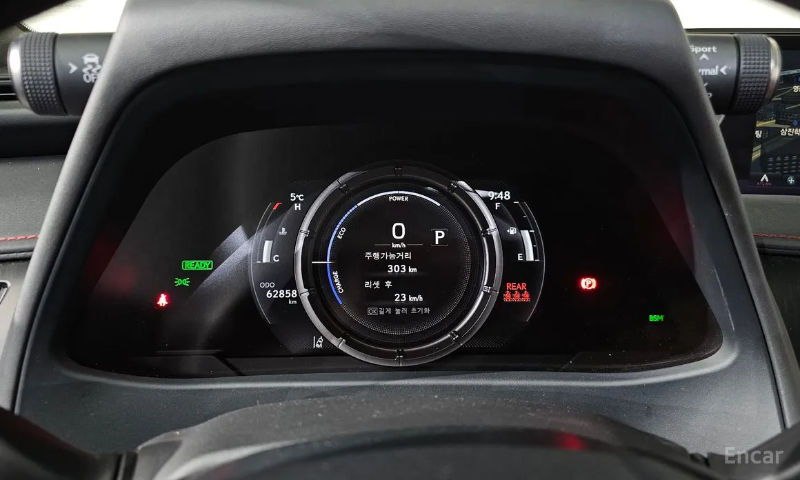 Фото 8 - Lexus UX