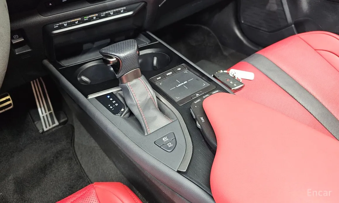 Фото 9 - Lexus UX