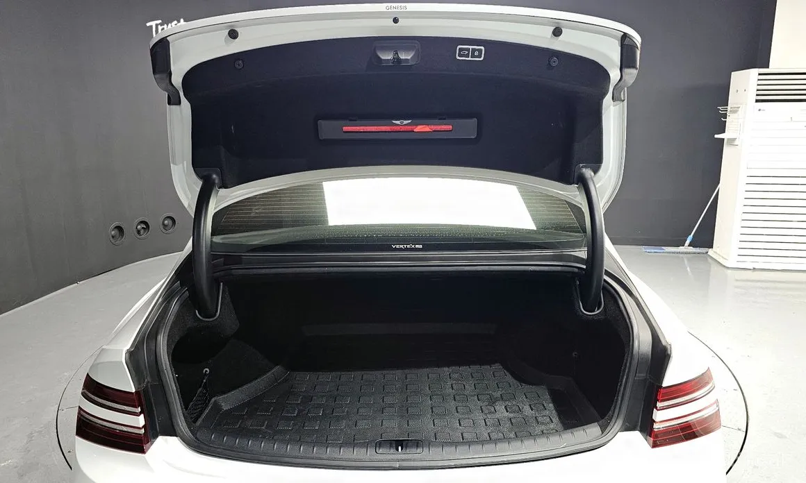 Фото 20 - Genesis G80