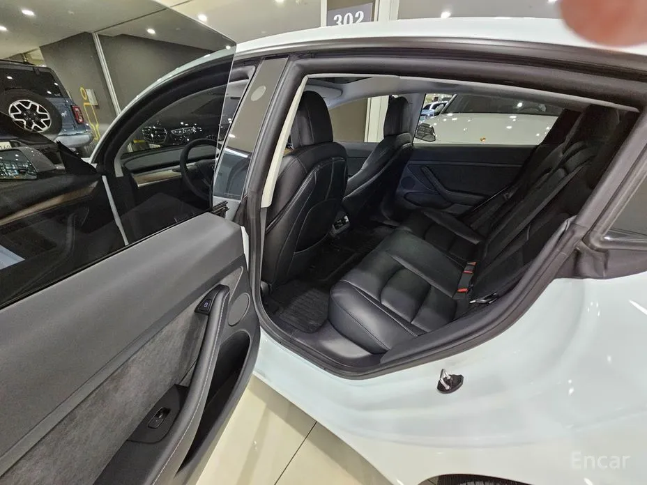 Фото 11 - Tesla Model 3