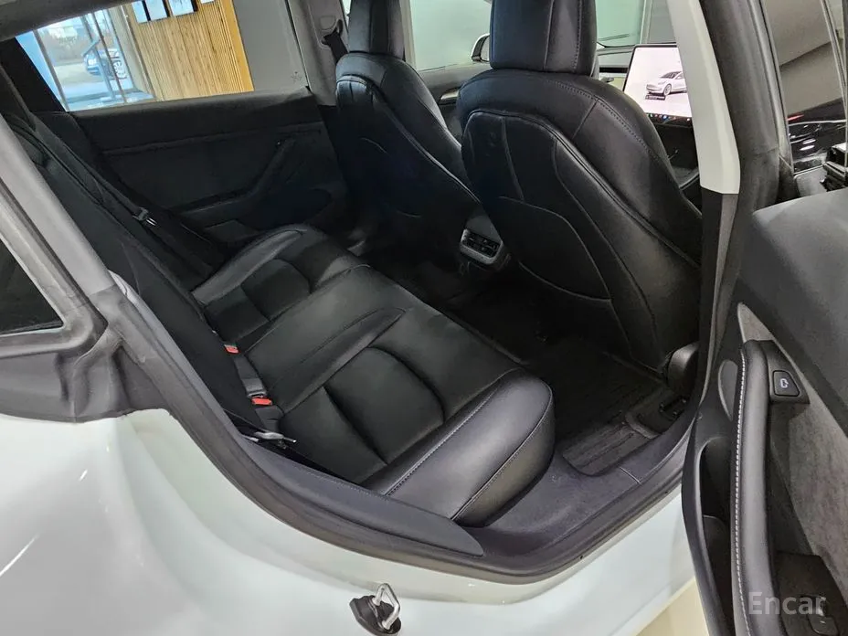 Фото 12 - Tesla Model 3