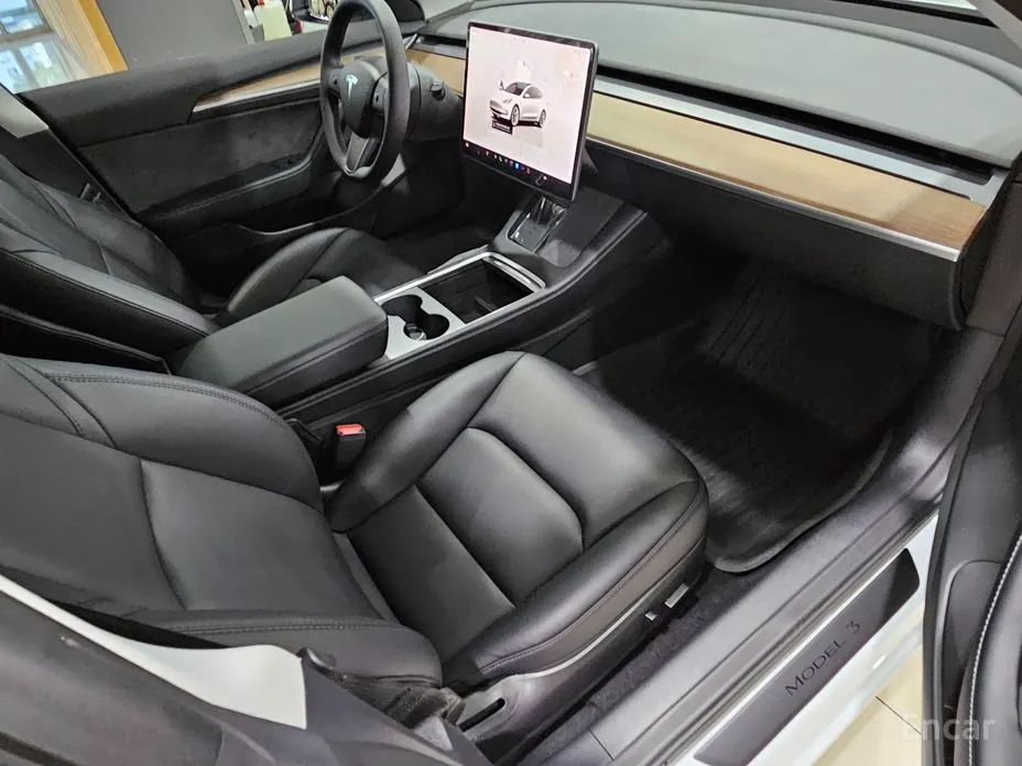 Фото 13 - Tesla Model 3
